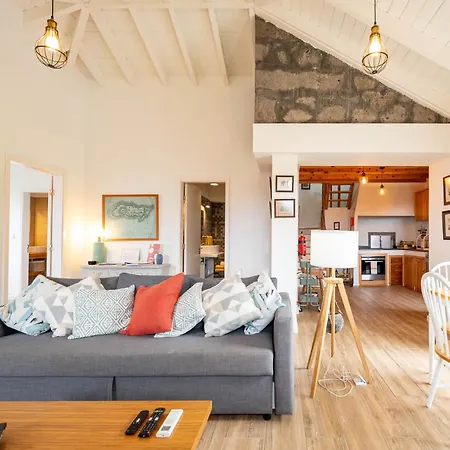 Liiiving In Azores - Main House