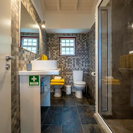 Liiiving In Azores - Main House Villa Foros